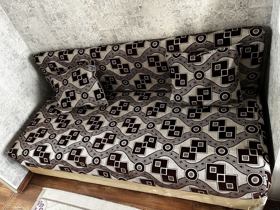 Продам диван раскладной в хорошем состояние