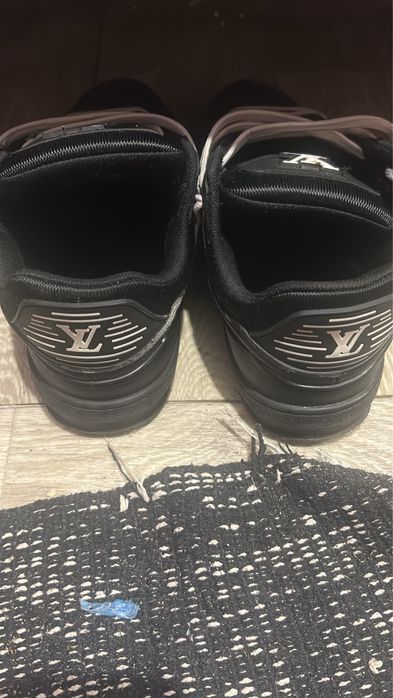 Louis vuitton trainers black