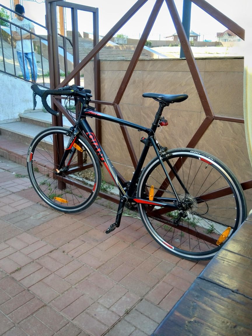 Продам шоссейник Giant SCR .