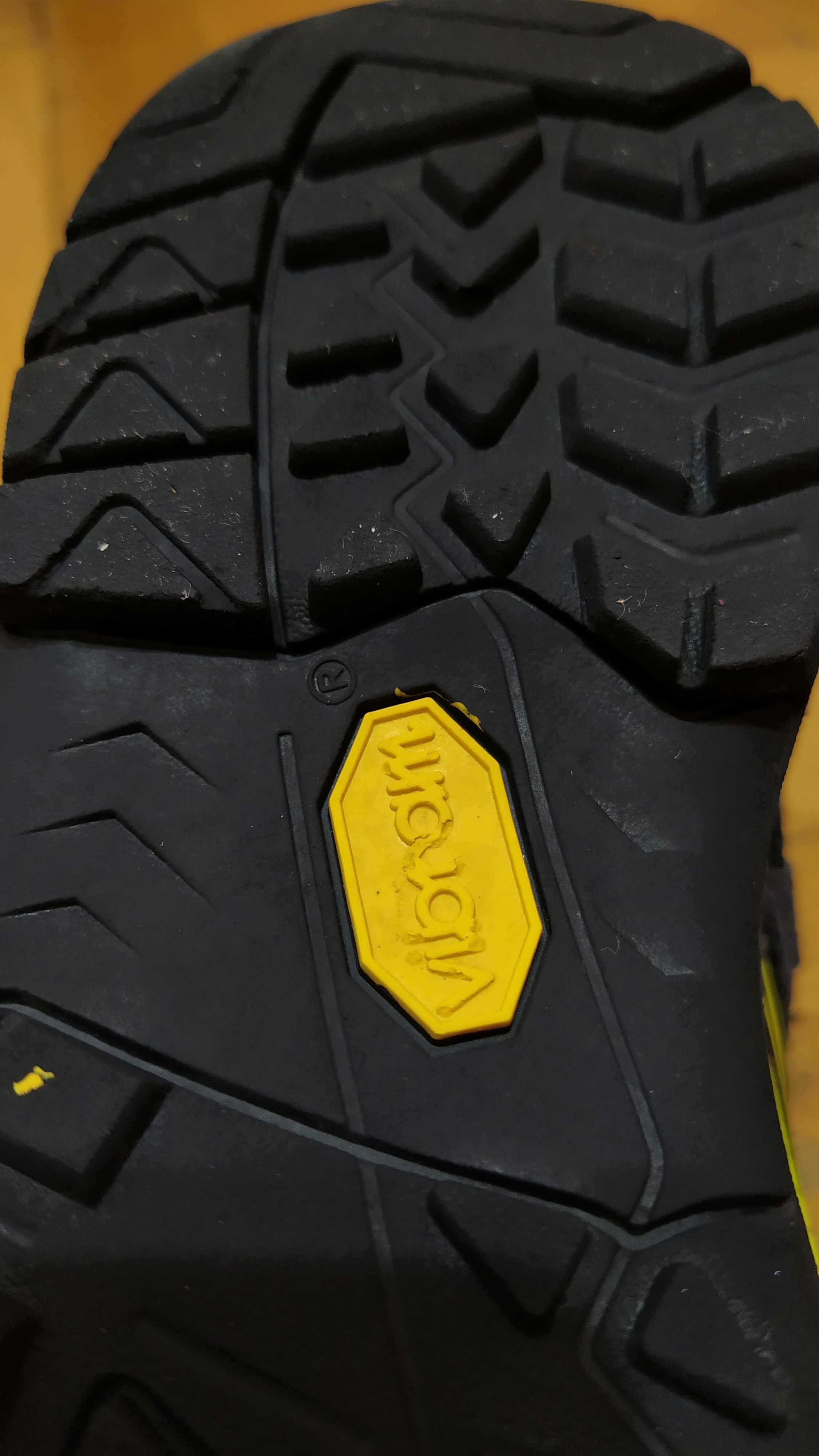 Ghete Montane Kayland Italia,Vara,Vibram,Mar.38 Talpic 24cm,mammut