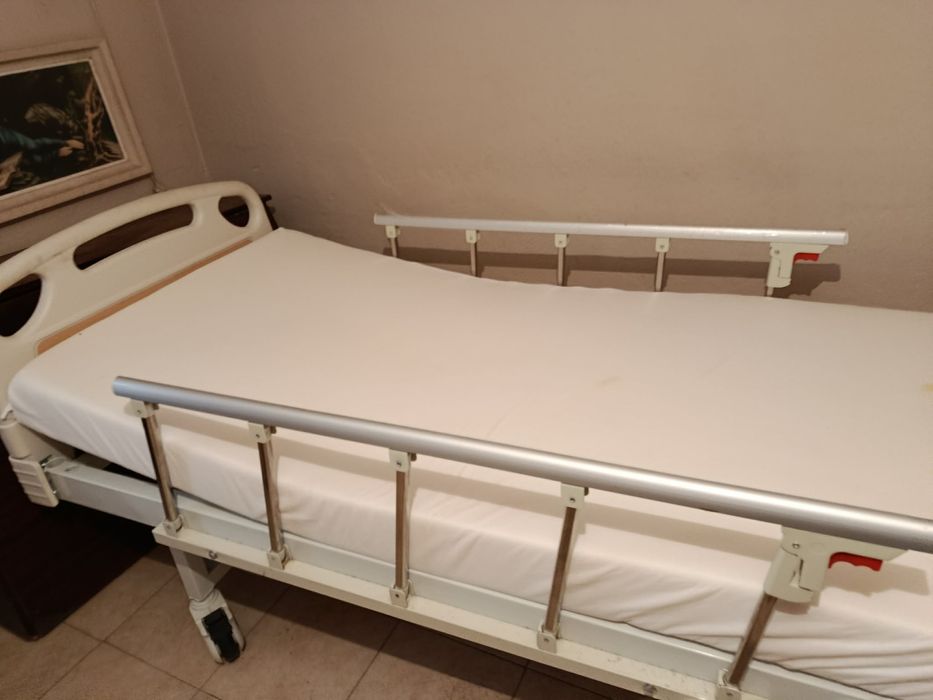 Механично, болнично легло с опция матрак