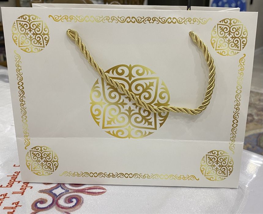 Подарочные картонные пакеты! Красивые пакеты для презента, на тойбаста