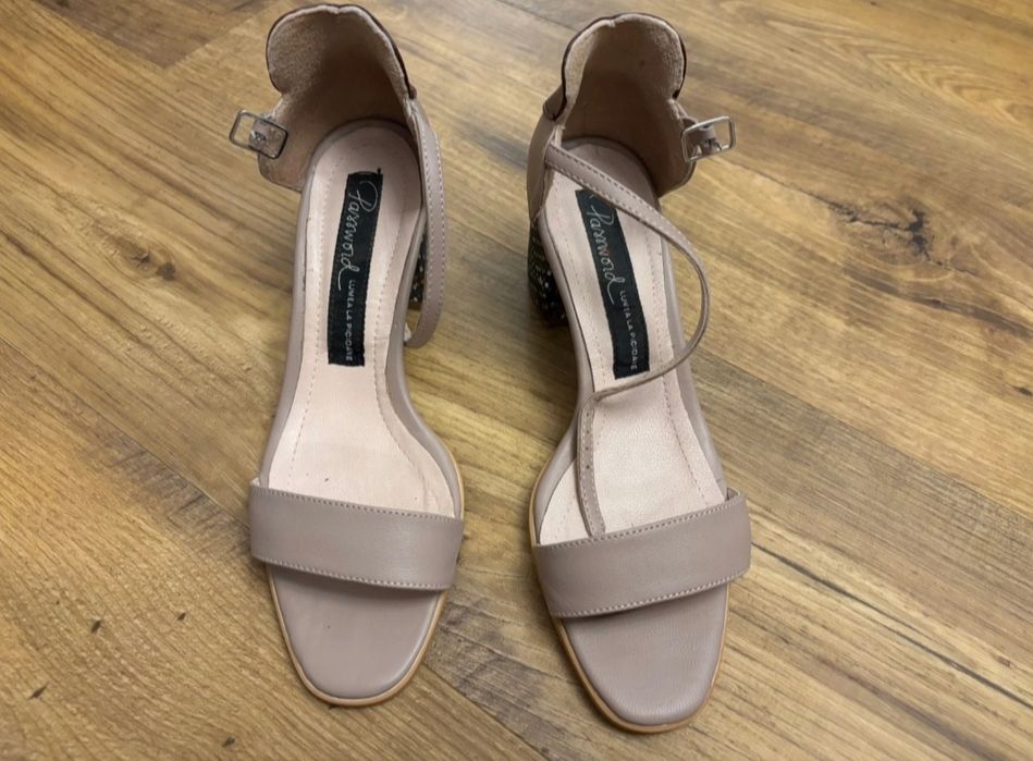 Sandale piele - Lumea la picioare