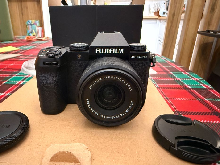 Fujifilm X-S20 cu obiectiv XC15-45mm F#3.5-5.6 OIZ PZ. 2,088 cadre