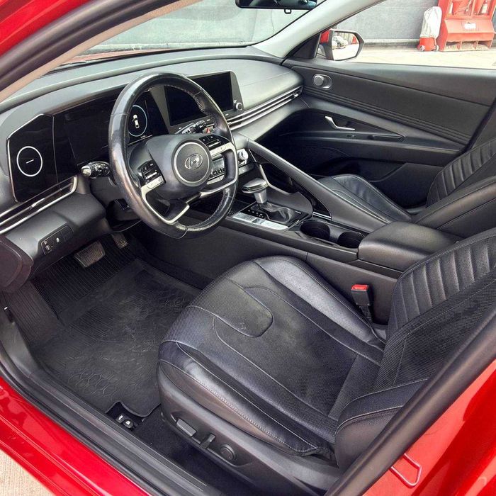 Продаётся Elantra Luxe 2.0л 2021