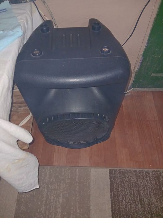 Vand sau schimb cu diferite boxa activa boxa merge foarte bn