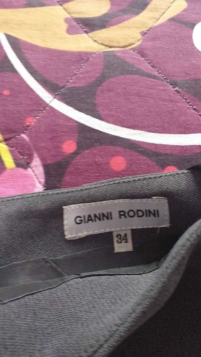 Дамска поли размер л-хл-всяка на цена 20лв.