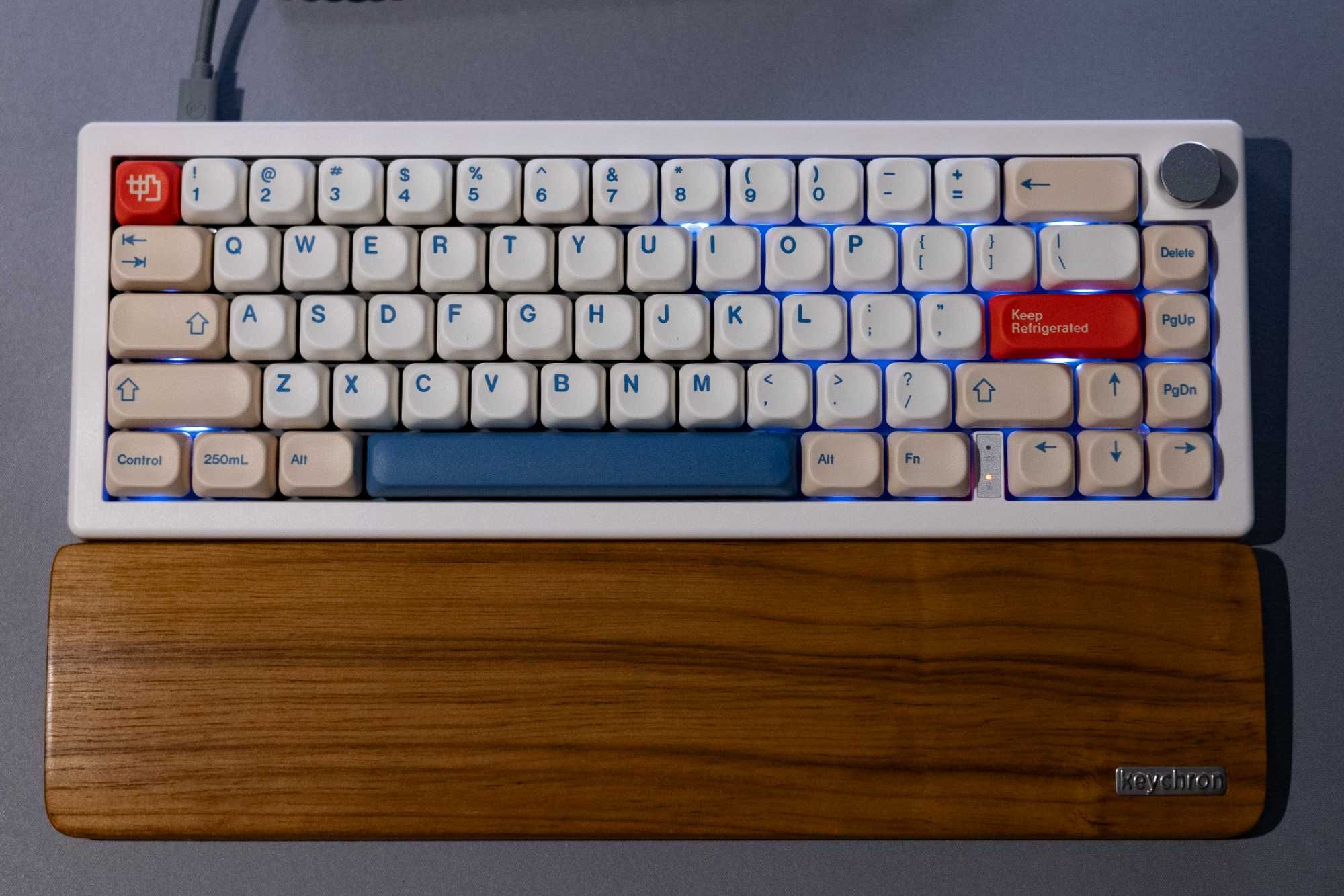 tastatura custom build GMK67 keycaps KOA Soymilk noua