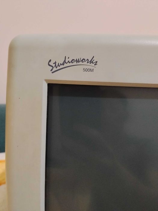 Монитор LG Studioworks 500M