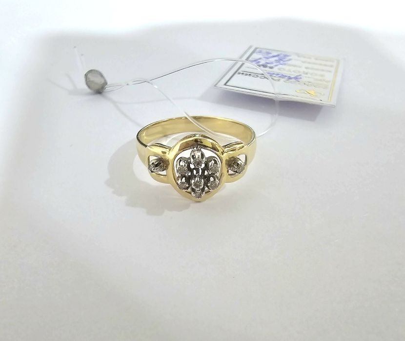 Продам кольцо с бриллиантами. Новое.