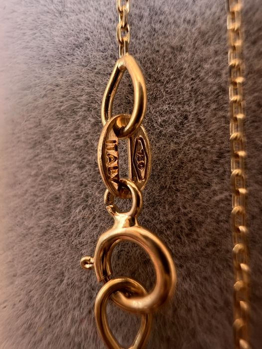 Продам золотую цепочку.