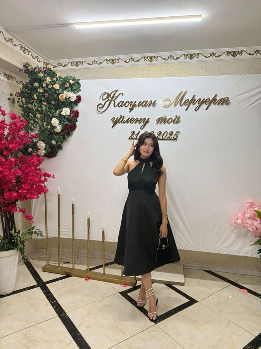 Черное платье от Valentino