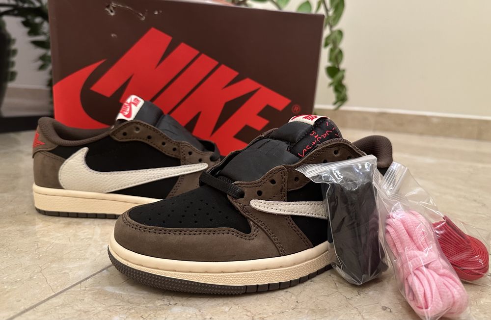 Jordan 1 Low Travis Scott Mocha Marimea 38 Lichidare stoc