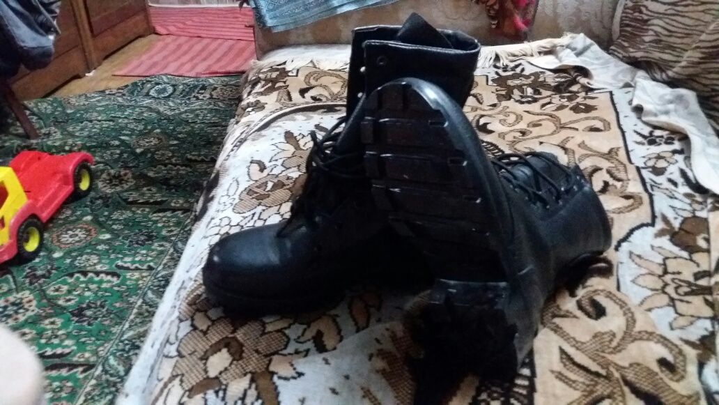 Продам зимние берцы  37р-р  и другую обувь!!