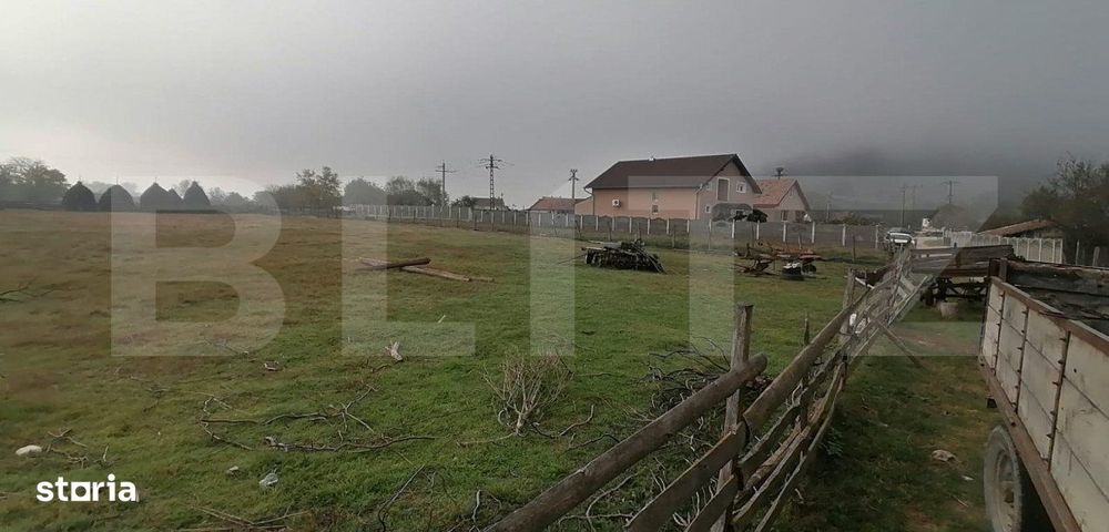 Teren intravilan 3300 mp apa, curent, posibilitate parcelare in Vurpar