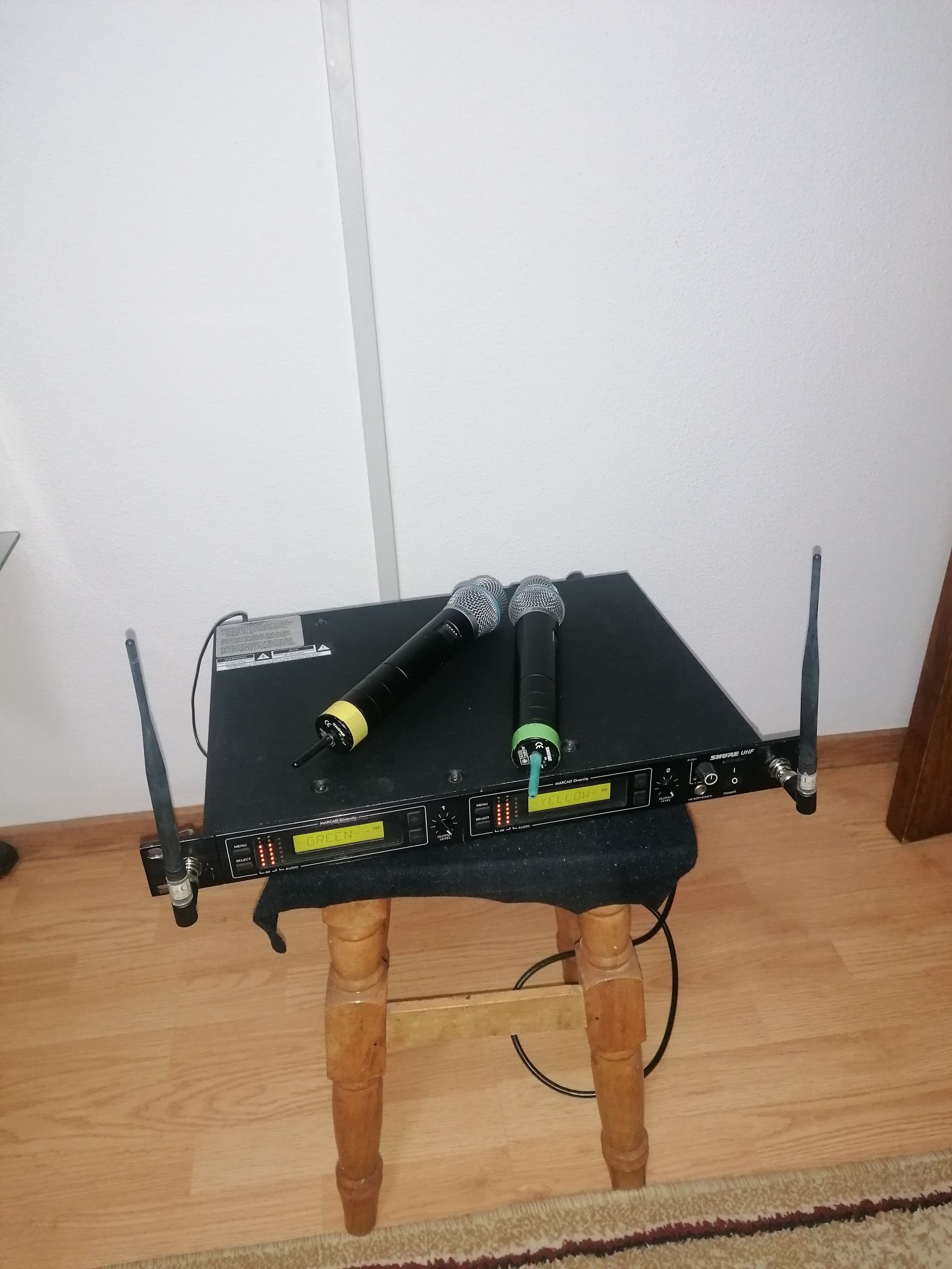 NEGOCIABIL. Set microfoane wireless shure u4d cu beta 87