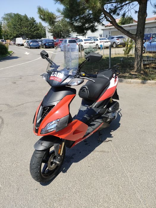 Aprilia SR 50. Scuter
