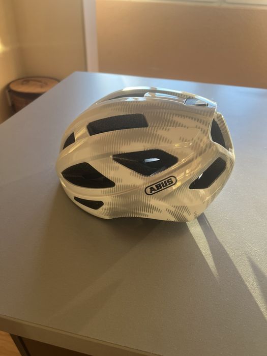 Продавам Каска ABUS