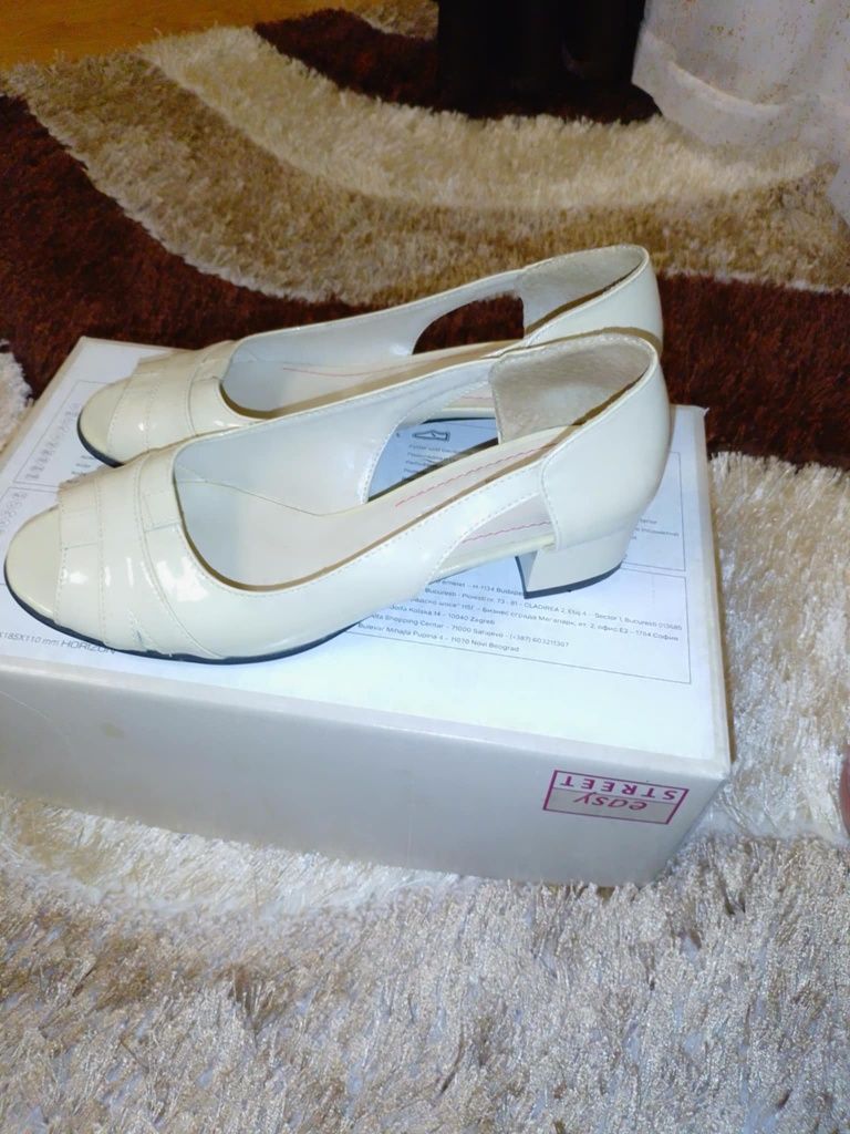 Sandale crem din piele
