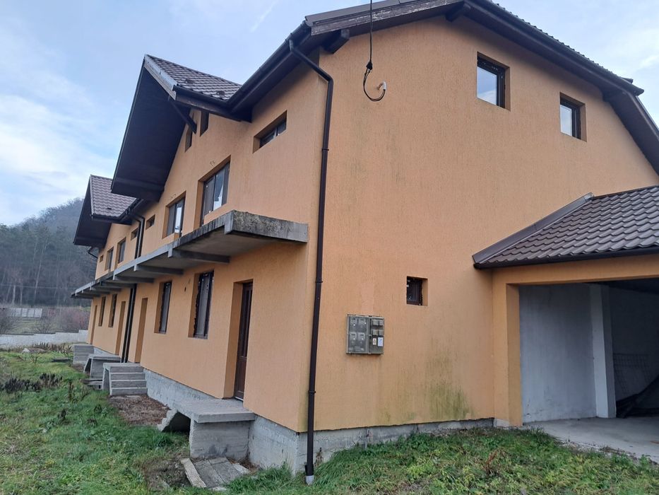 Vand cladire in deva cu 4 apartamente