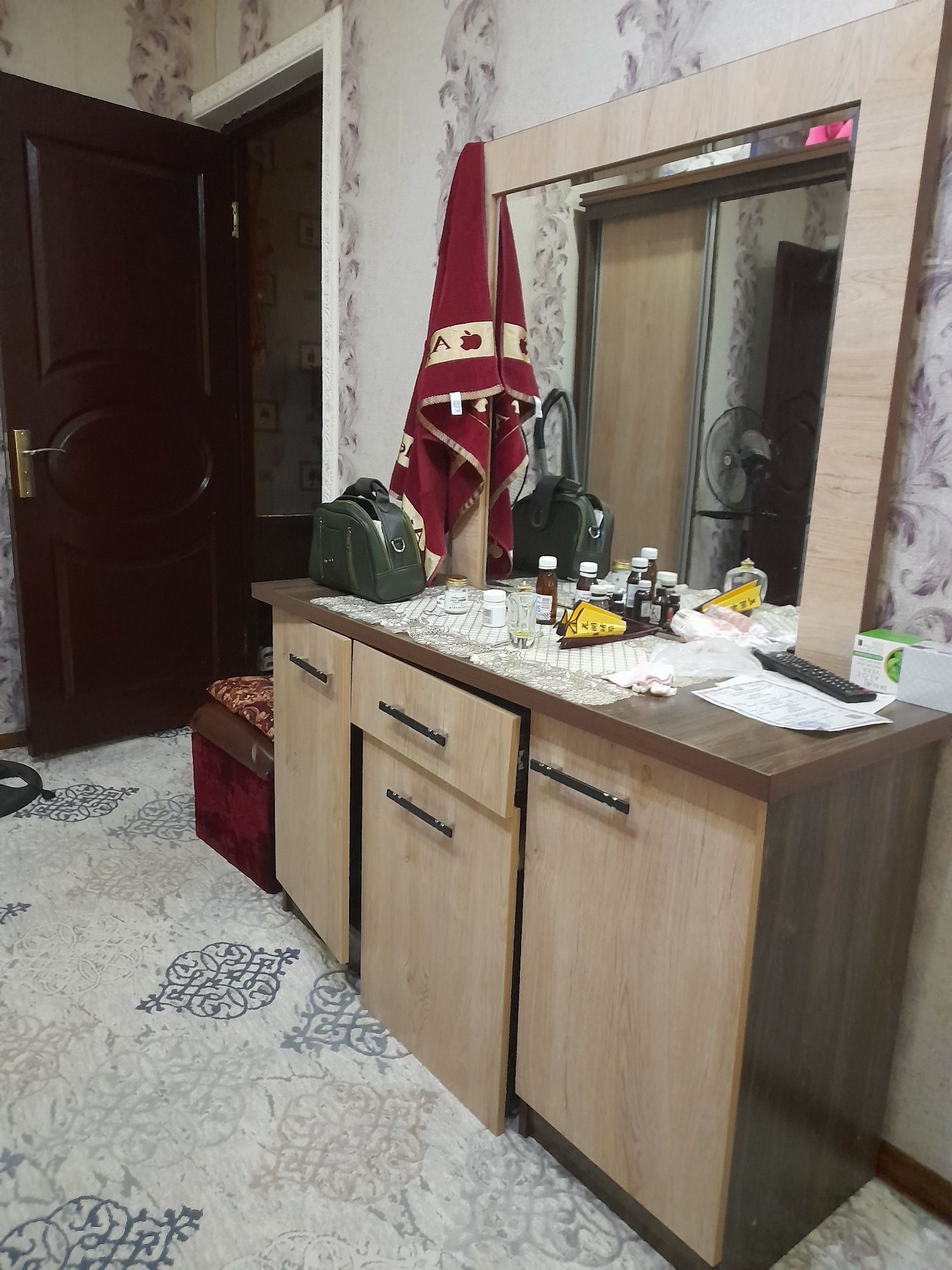 Спальный гарнитур почти новый