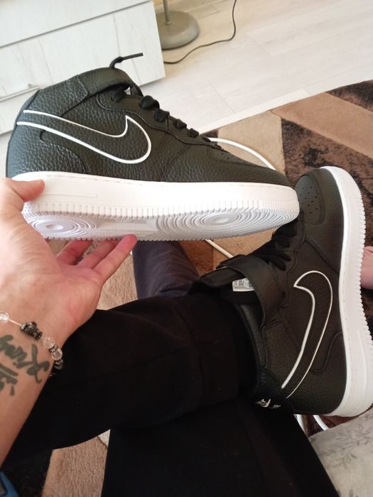 Air force 1mid Black and white