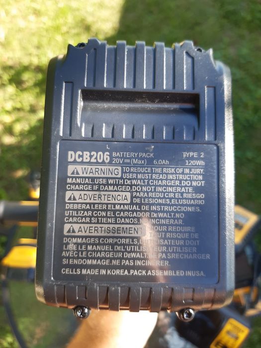 DeWalt Pistol Impact percutie cu baterie mare si incarcator nefolosit