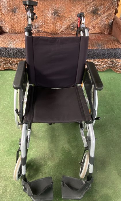 Caruț dizabilitați carucior handicap batrani Electric
