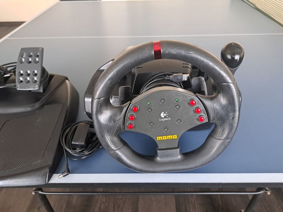 Волан с педали Logitech momo force feedback  за pc