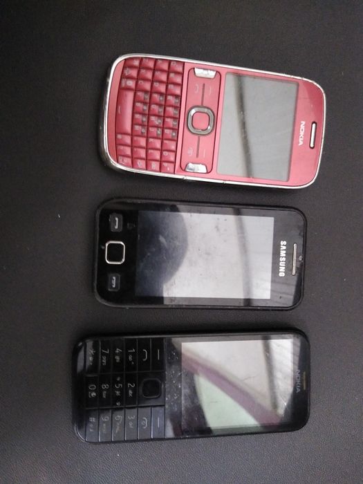 Vând sau schimb. telefoane de colectie