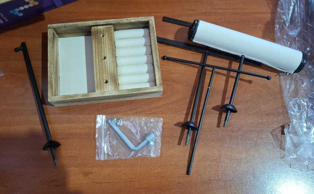 Suport bijuterii QILICZ, tip T, 3 bare, negru