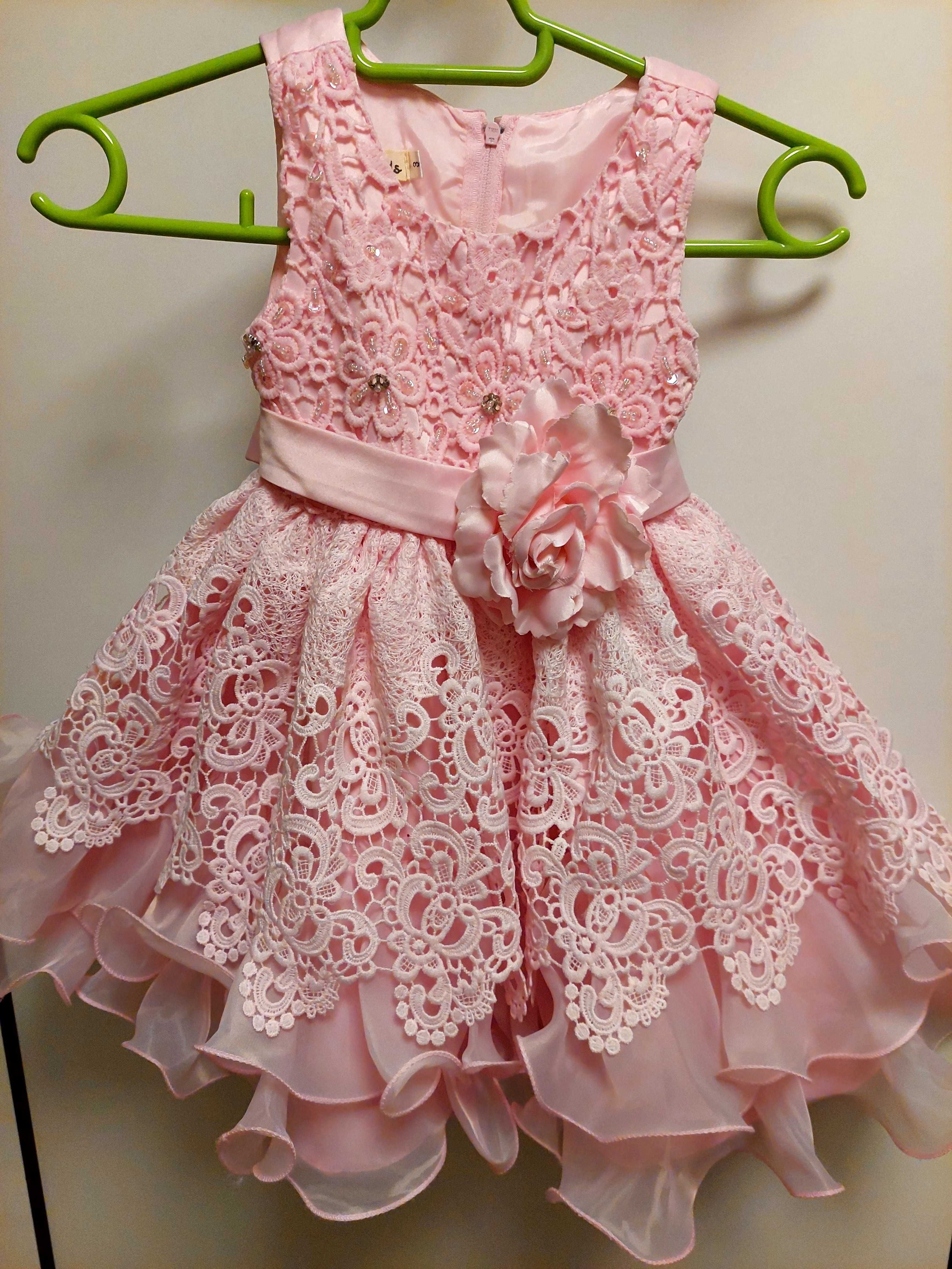 Прекрасна розова рокля
