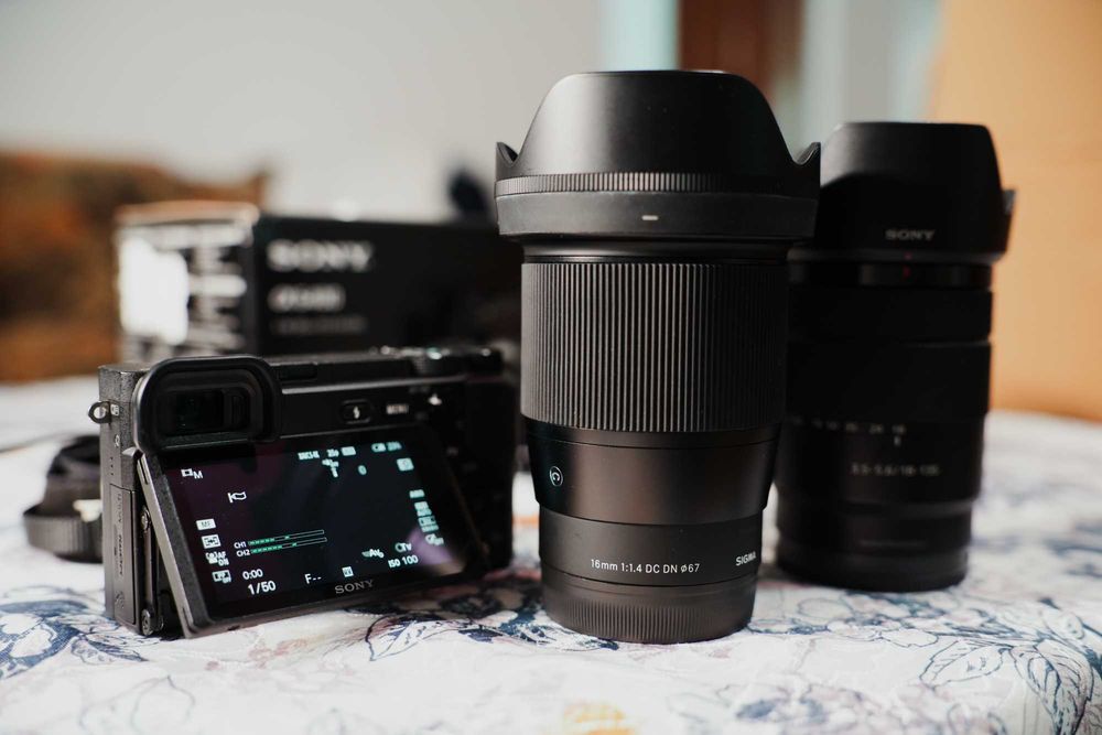 Sony A6400 Kit 18-135mm F/3.5-5.6 (în garanție) + Sigma 16mm F/1.4