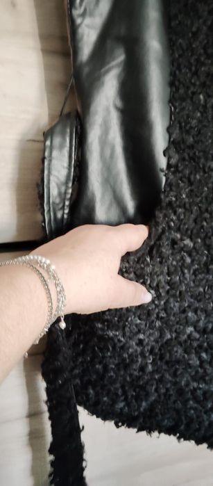 Vestă neagra imitație piele și blană,