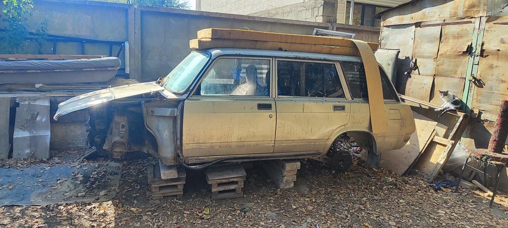 Продается мотор и коробка ваз2104