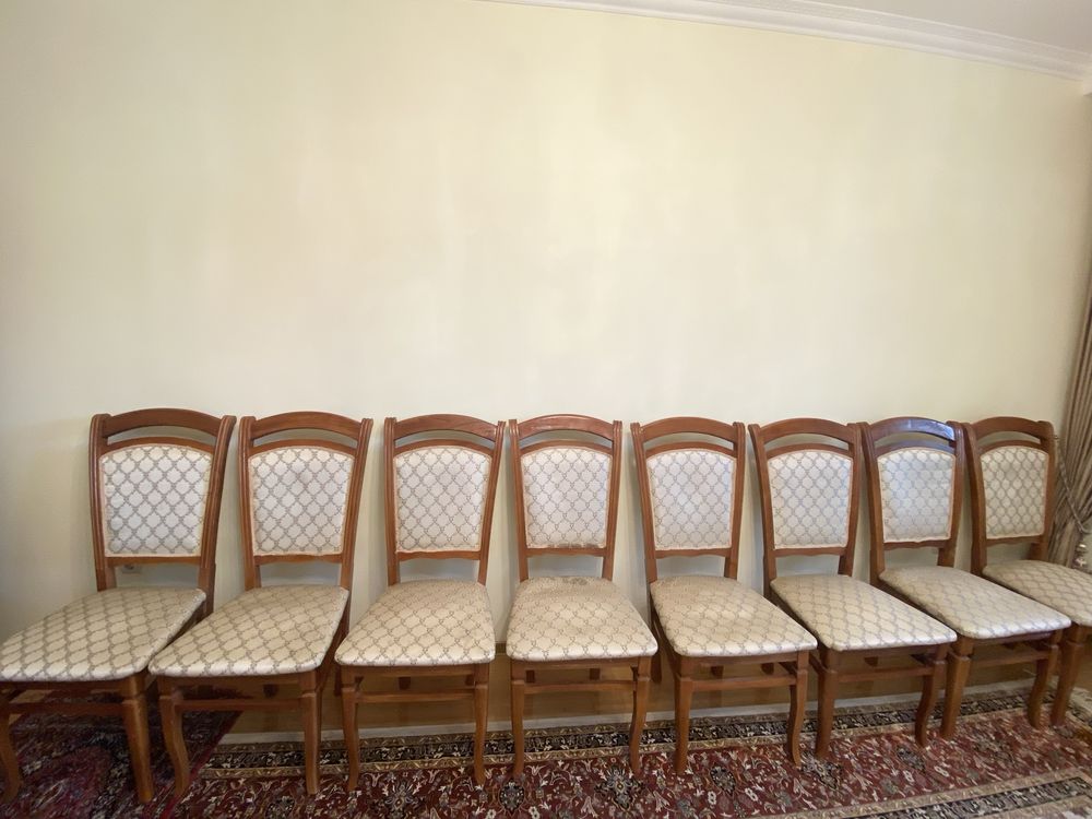 Продам стол и стулья в хорошем состоянии