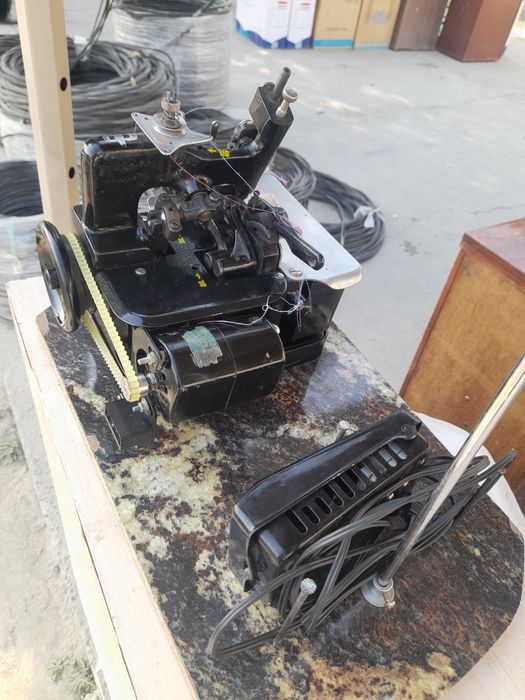 Продаётся ОВЕРЛОК  GN 1-2 (бабочка)