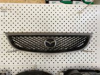 Решетка радиатора Mazda Premacy 2000 г. В. Оригинал.