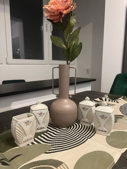 Ретро порцеланови буркани за подправки