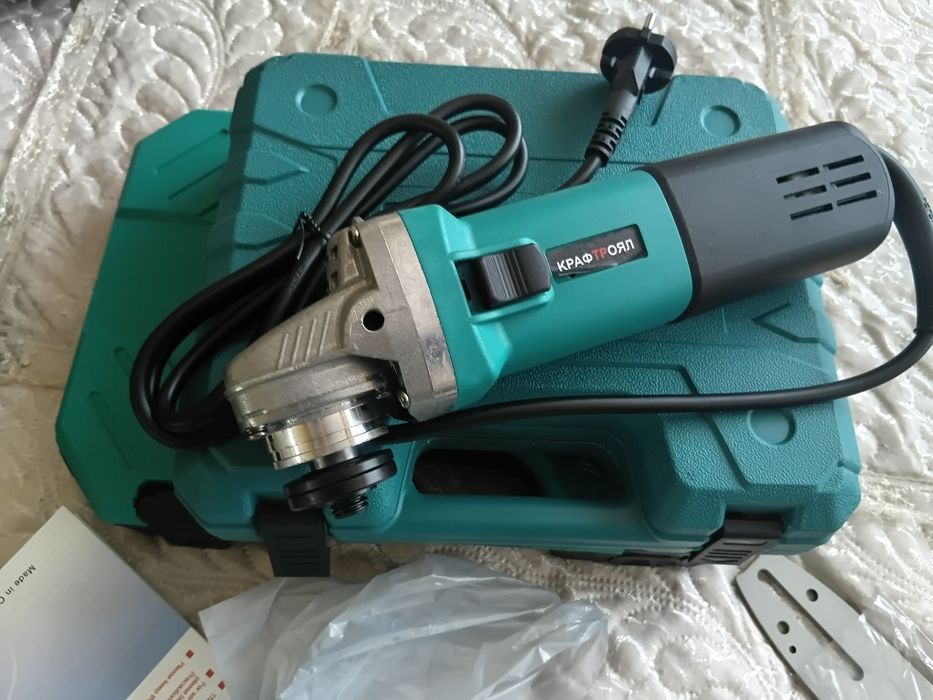 Ъглошлайф на ток бош макита