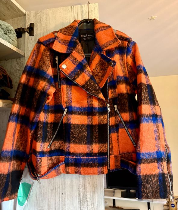 Късо карирано палто