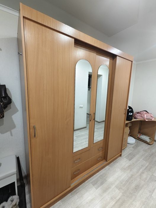 Шкаф с зеркалом, самовывоз