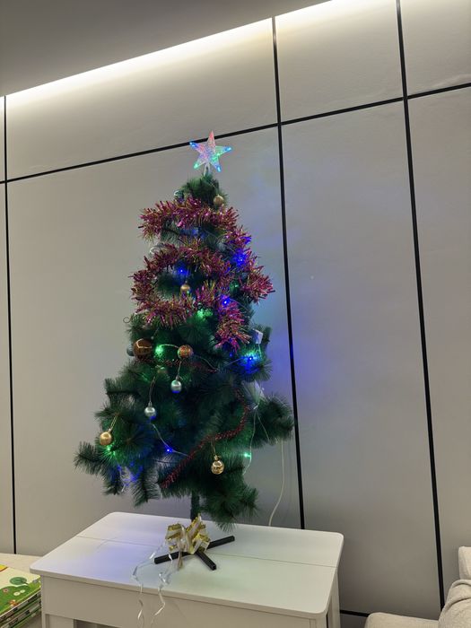 1.5 м ёлка с игрушками