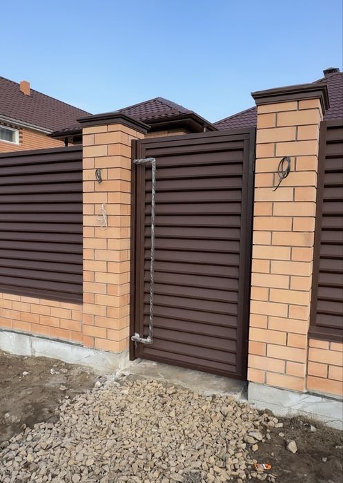 Жалюзийный забор.Жестяные откосы..Жестяные работы.