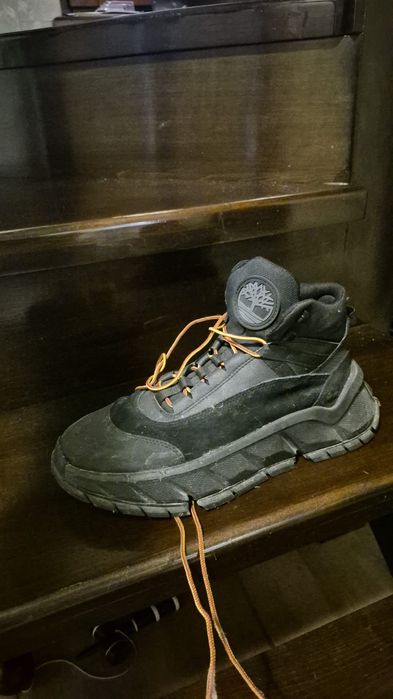 Vând URGENT adidași Timberland
