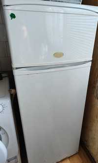 Продавам хладилник ARISTON MTAA 241