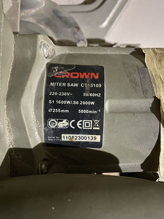 Торцовочна пила Crown Ct15109