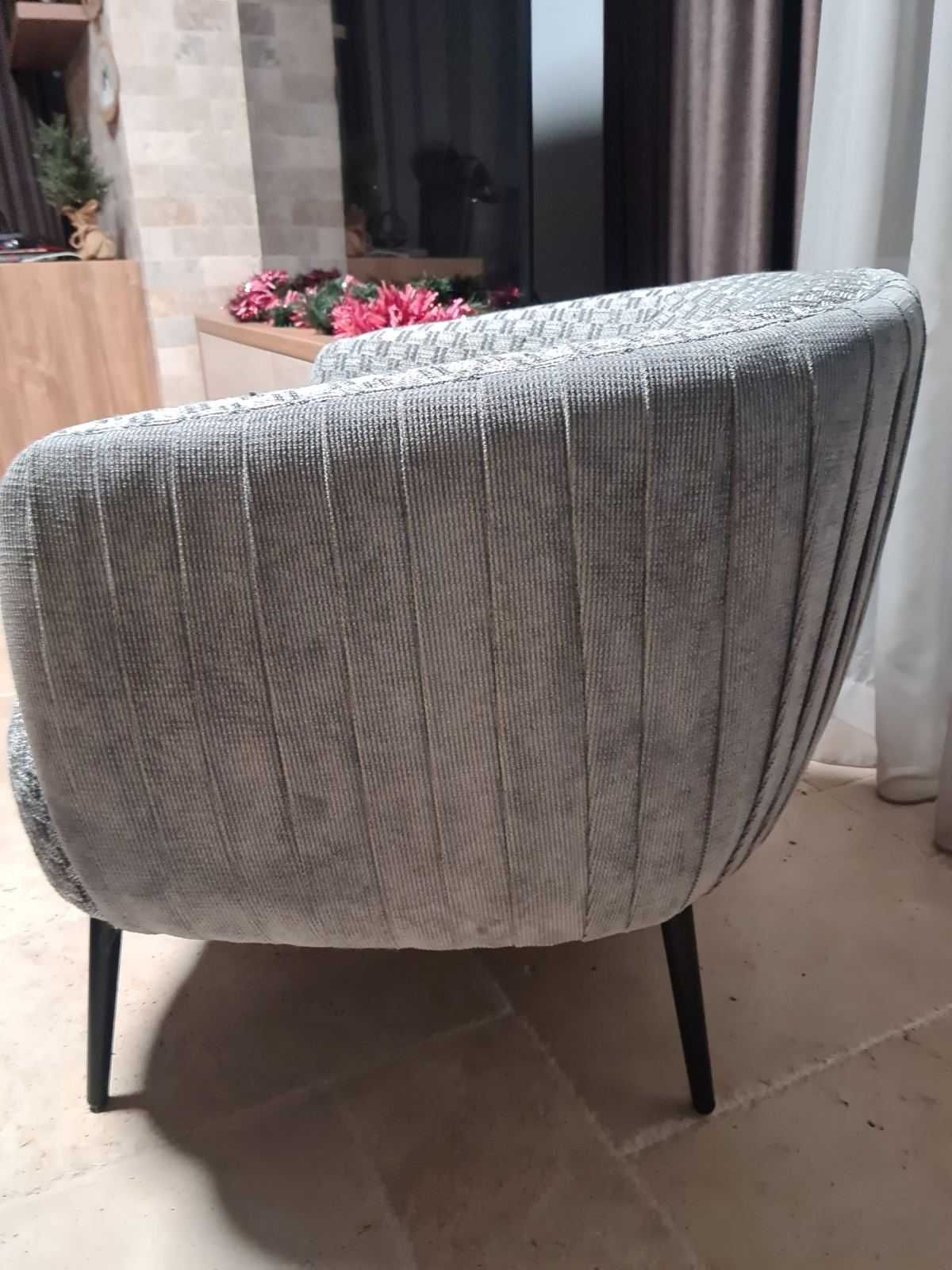 Кресло в сив цвят