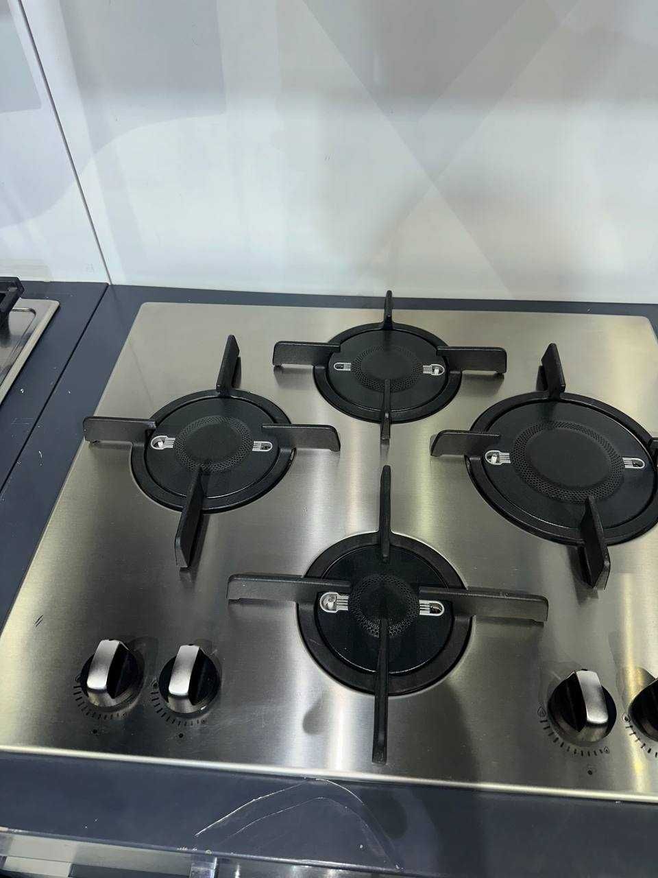Hotpoint из трёх единиц с -60% скидкой из-за витринного состояния