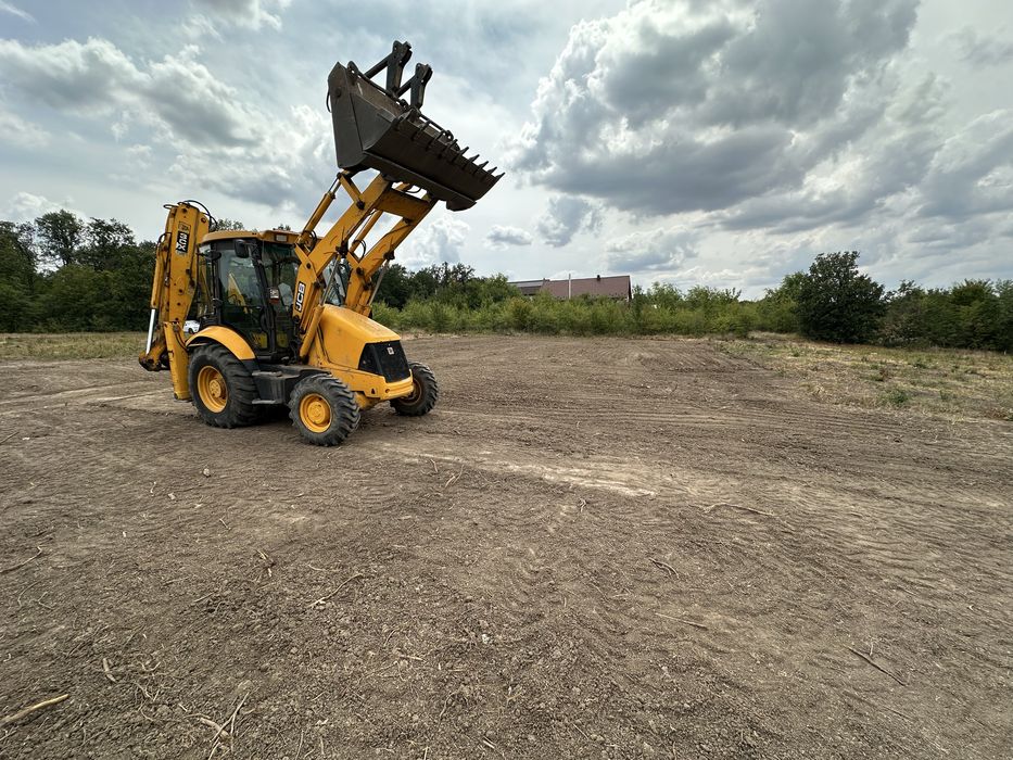 Inchiriez Buldoexcavator + deservent